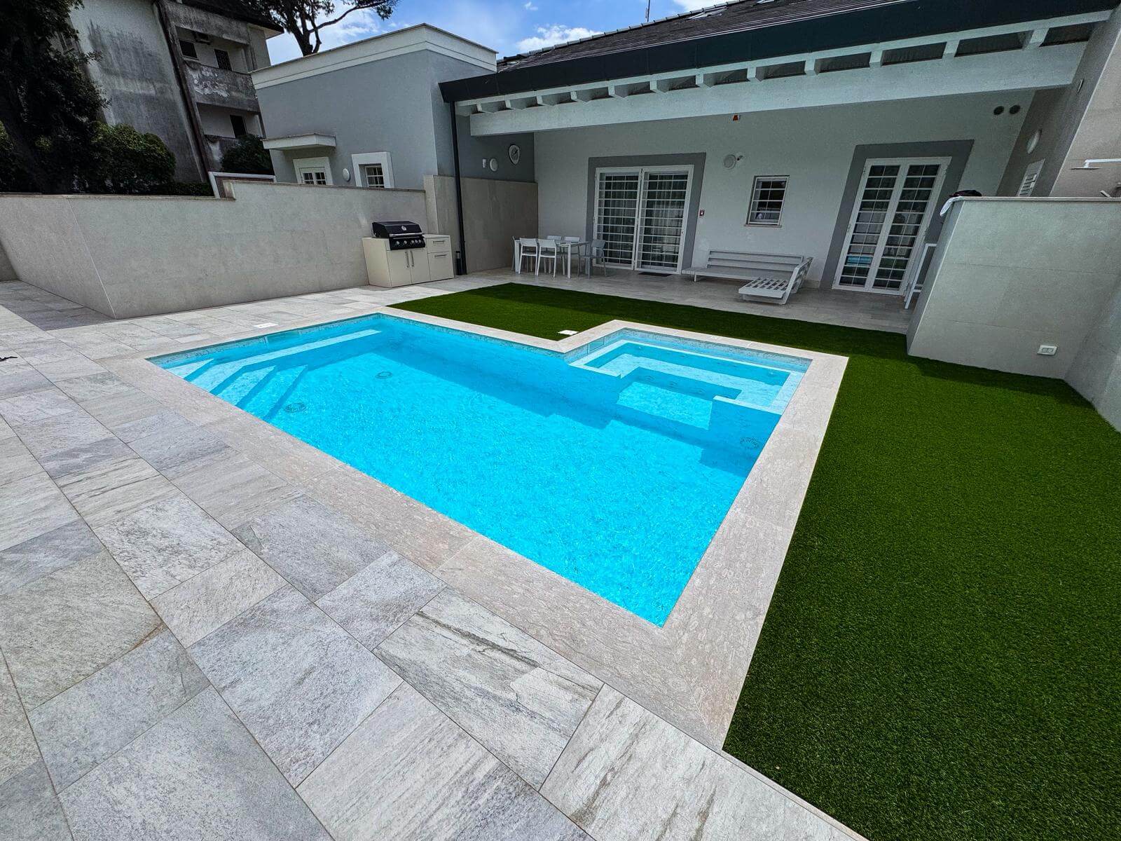 Piscina forma lineare 3
